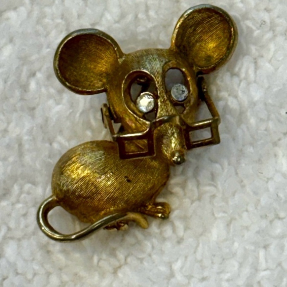 Vintage Avon Mouse Brooch with Articulated Glasses Gold Tone Whimsical - Picture 12 of 14